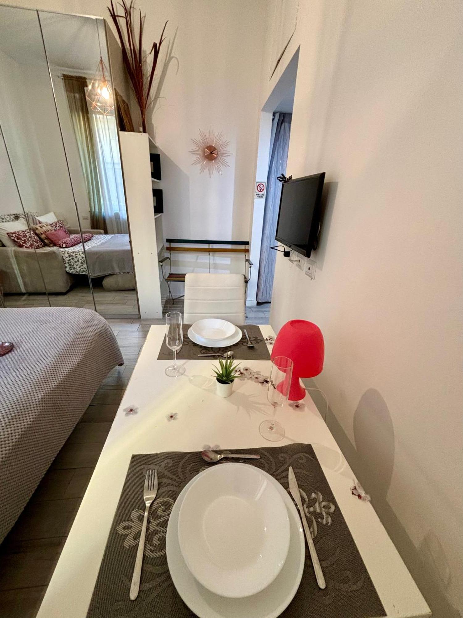Joy House -Central City Near Metro Arco Della Pace Brera-Entire Apartment Perfect For Work & Play, Nightlife With Ac & Fast Wifi Welcome To The Cool Joy House! Milão Exterior foto